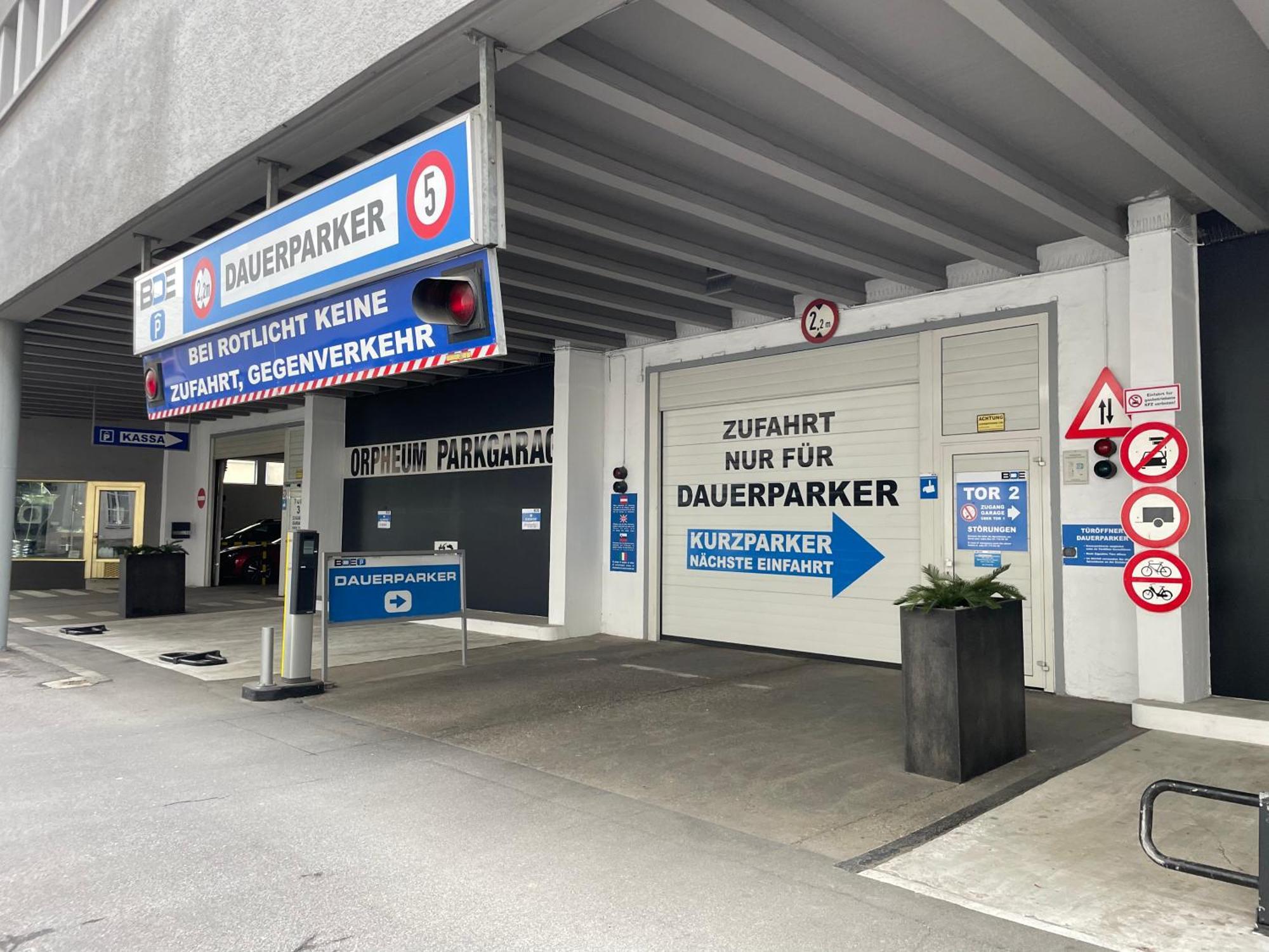 Apstay City Center Deluxe ǀ Free Parking ǀ Self Check-In Graz Bagian luar foto