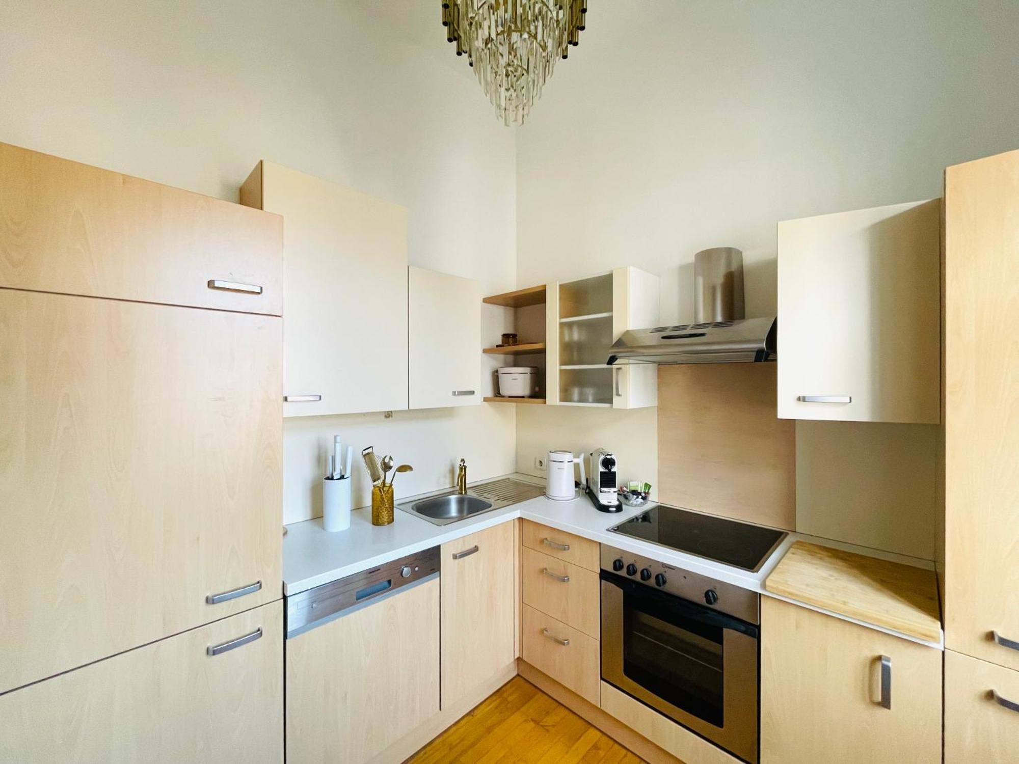 Apstay City Center Deluxe ǀ Free Parking ǀ Self Check-In Graz Bagian luar foto
