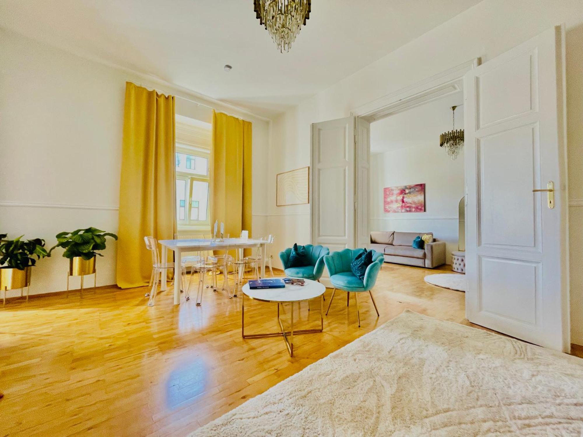 Apstay City Center Deluxe ǀ Free Parking ǀ Self Check-In Graz Bagian luar foto