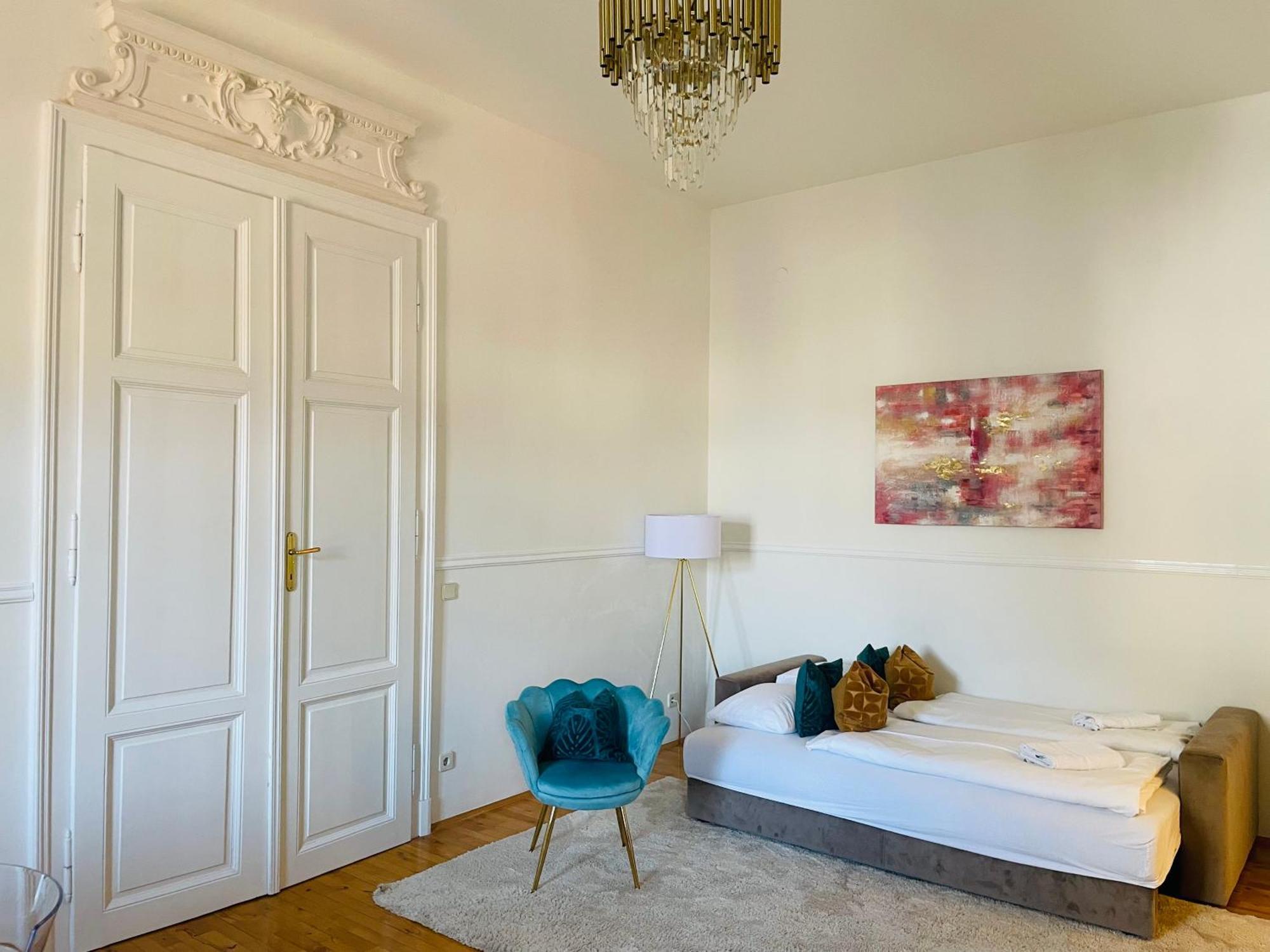 Apstay City Center Deluxe ǀ Free Parking ǀ Self Check-In Graz Bagian luar foto