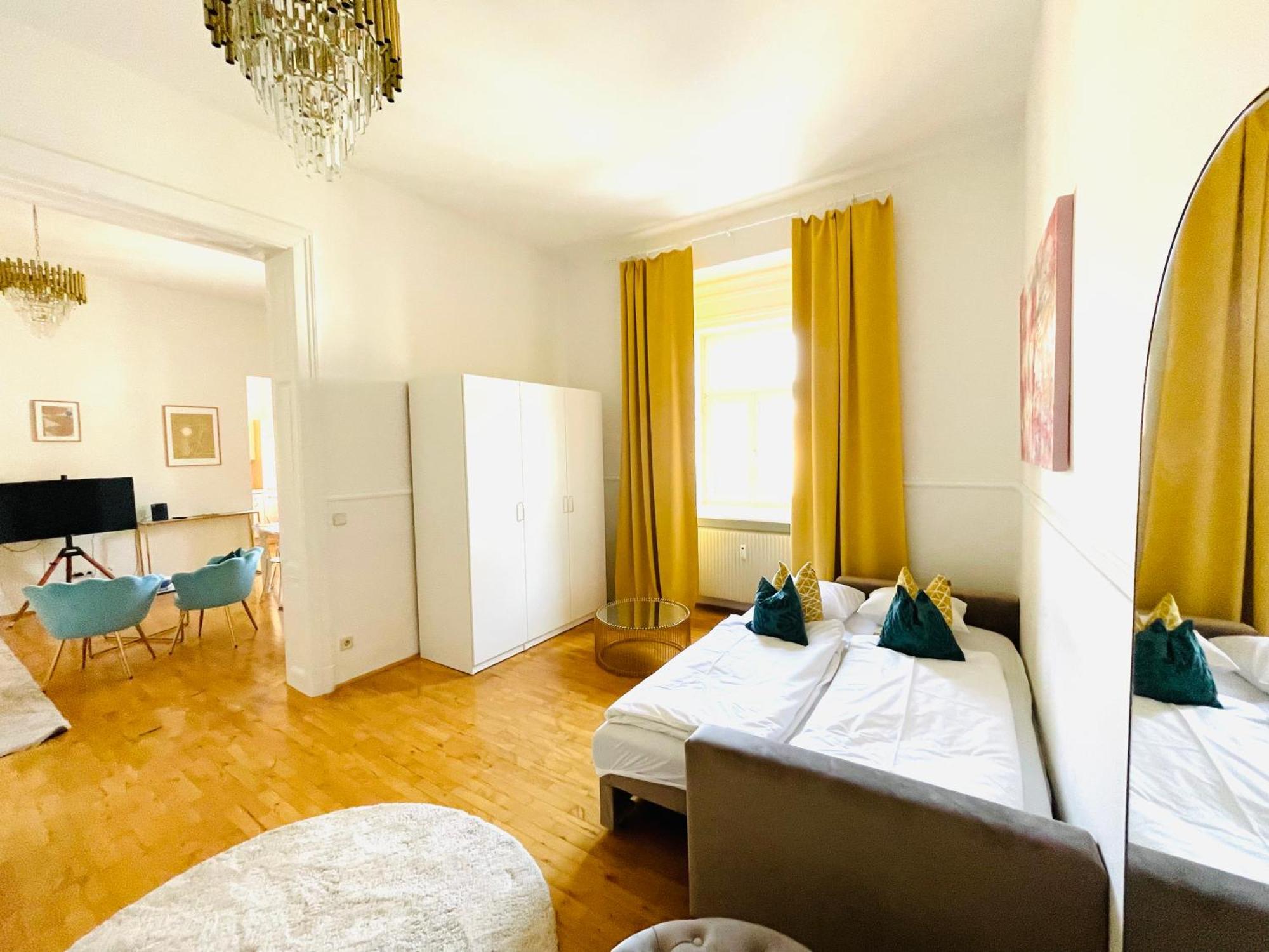 Apstay City Center Deluxe ǀ Free Parking ǀ Self Check-In Graz Bagian luar foto